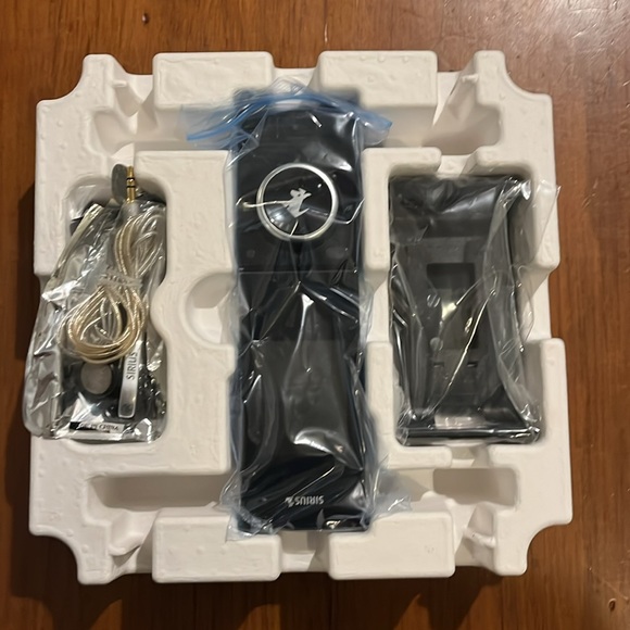 Sirius Personal Satellite Radio + Car Kit S50 Portable Media Player Remote Dock - Picture 8 of 11